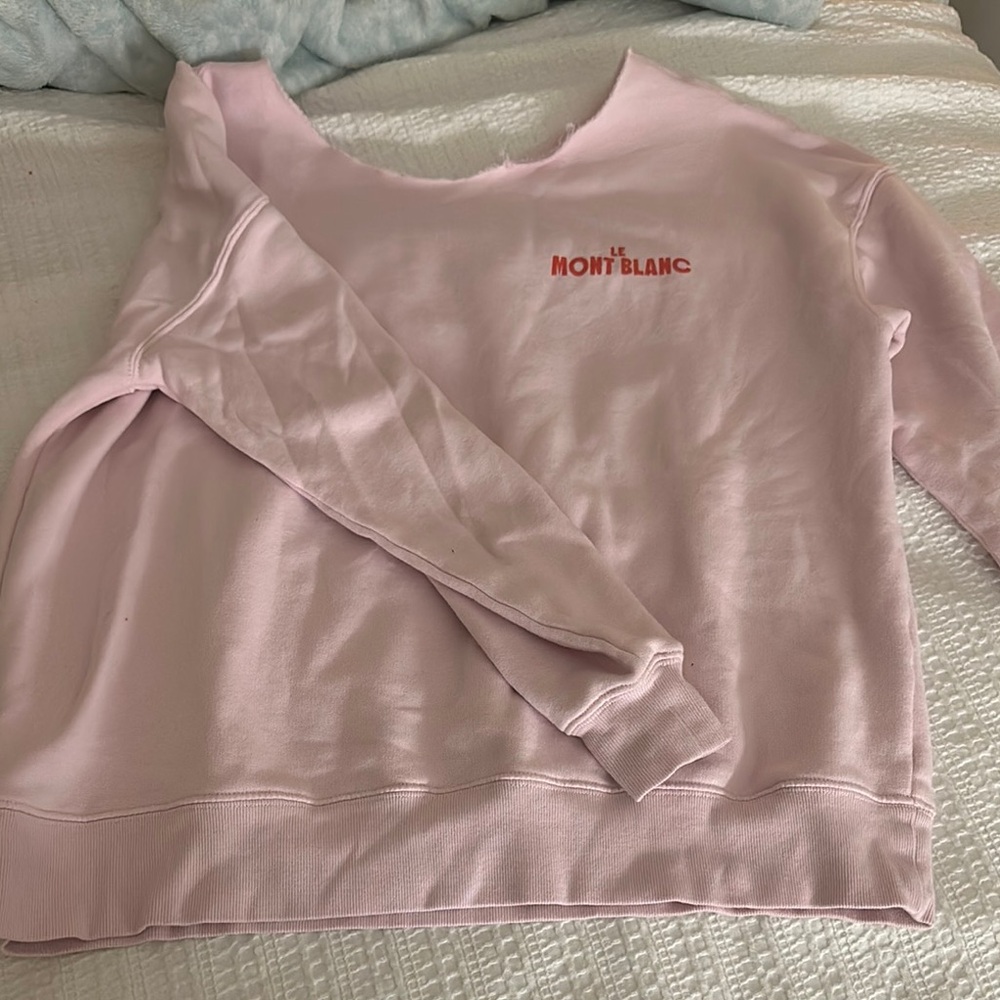 Off the shoulder crewneck